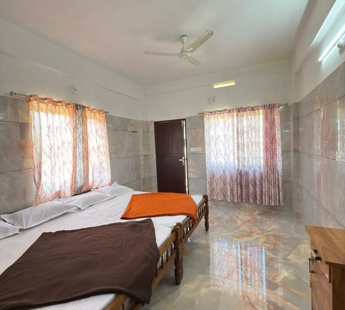 Penzion Hotel Redstar Vaga Vagamon Indie